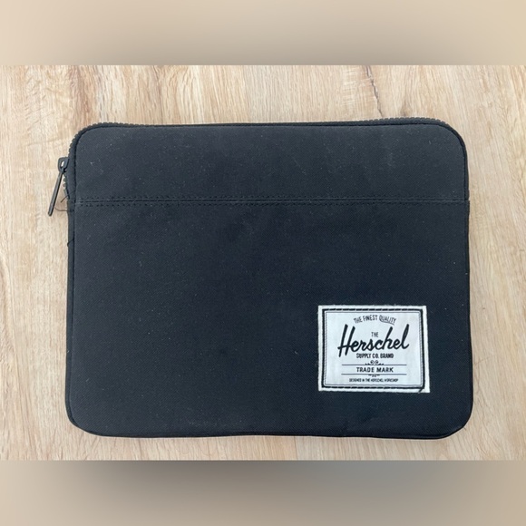 Herschel Anchor Sleeve Black - Picture 1 of 5